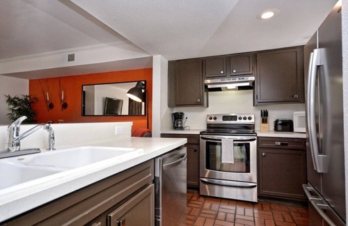 Waller Creek District Condo | Metropolitan Suite 2 Bedrooms
