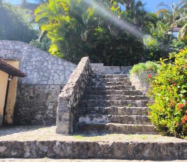 Praia dos Anjos House | Meu Aconchego Casa Duplex com Piscina e Salão de jogos, 400mt da Praia