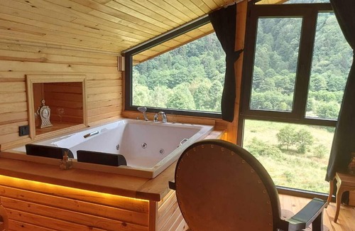 Camlihemsin Apartment | Meydan Şelale Apart is located in Çamlıhemşin, Rize, Turkey.