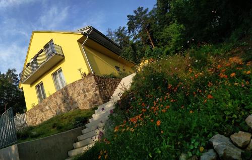 Mokra-Horakov House | Mezi Stromy