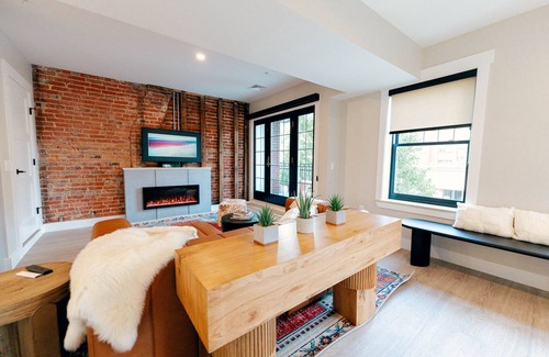 Bellefonte Apartment | Mezzanine Loft- 3 Bedrooms