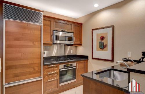 Las Vegas House | MGM Signature-28-820 1Br 2Ba F1 Pits View Balcony