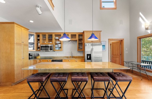 Sherrills Ford Cabin | Mi Casa, Su Casa by AvantStay | Lakefront Escape