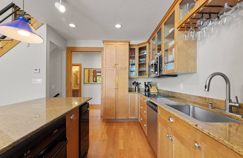 Sherrills Ford Cabin | Mi Casa, Su Casa by AvantStay | Lakefront Escape