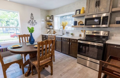 Edinburg House | Mi Casita Azul 1 min Expressway/Near Everything w/amazing Backyard