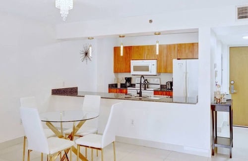 Brickell Apartment | MIA(CZ) - CLUB #2504(1B) Relist
