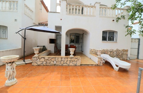 Miami Platja House | Miami playa. Casa Palmito with private heated jacuzzi, Pool , A/C