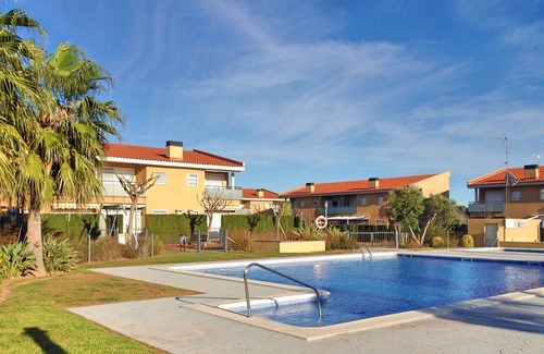 Miami Platja House | Miami Playa: New house with a communal pool and jacuzzi, close to the beach