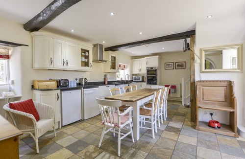 Drewsteignton Cottage | MICHAELMAS COTTAGE, pet friendly, with a garden in Drewsteignton