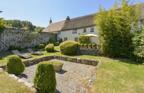 Drewsteignton Cottage | MICHAELMAS COTTAGE, pet friendly, with a garden in Drewsteignton