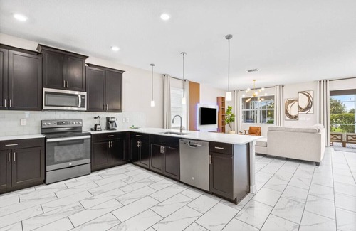 Davenport House | Mickey’s Luxury Hideaway 8BR Home w/Private Pool