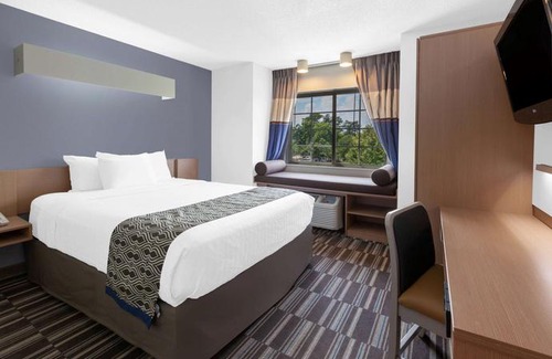 Linthicum Heights Hotel | Microtel Inn Suite by Wyndham BWI Airport