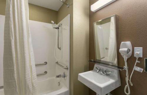 Minot Hotel | Microtel Inn & Suites by Wyndham Minot