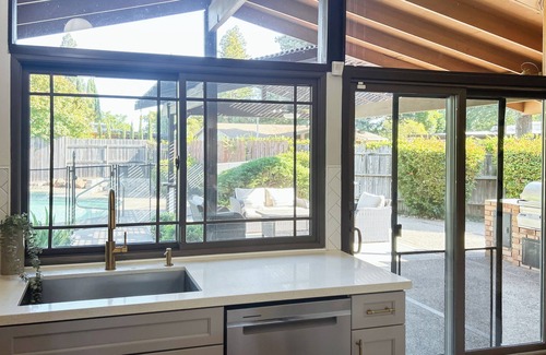 Elk Grove House | Mid-Century 3-bedroom charmer in quiet Old Elk Grove with WiFi, AC and POOL