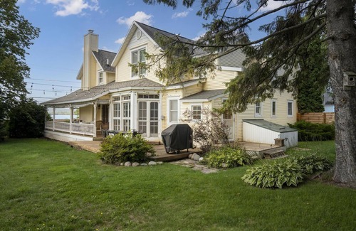 Oden Cottage | Mid Century Cottage with Crooked Lake Views!