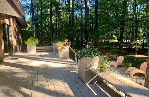 Chapel Hill House | Mid-Century Gem Creekside King Beds Near UNC