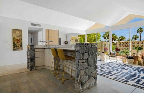Old Las Palmas Condo | Mid-Century Icon Steps to Downtown Palm Springs, 2 Bed/2 Bath plus Den