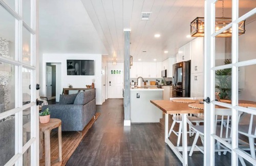 Riverside House | MID CENTURY MODERN POOL HOME w/GAME ROOM