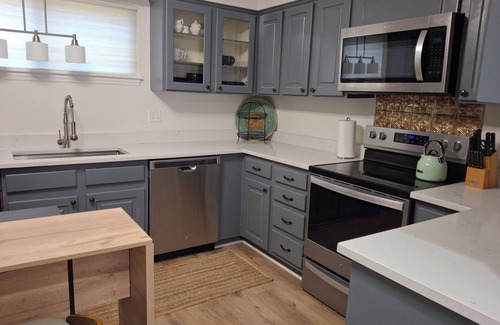 McAlpine Apartment | Mid Century Modern Spacious 4BR Home All Inclusice South Charlotte