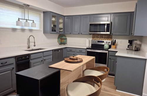 McAlpine Apartment | Mid Century Modern Spacious 4BR Home All Inclusice South Charlotte