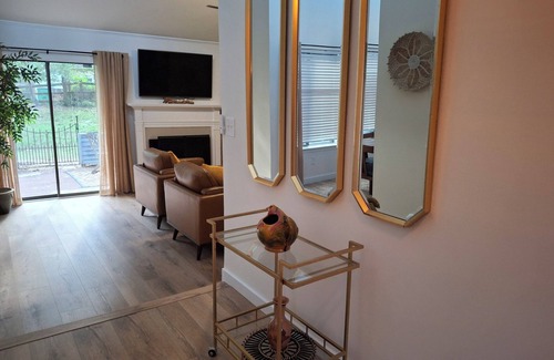 McAlpine Apartment | Mid Century Modern Spacious 4BR Home All Inclusice South Charlotte