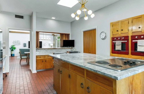 Bryan House | Mid-Century Modern @ Texas A&M Sleeps 16+ in Style