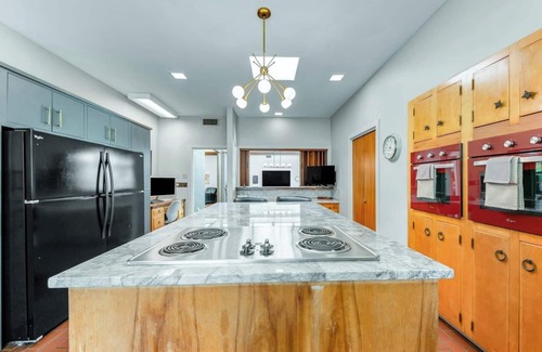 Bryan House | Mid-Century Modern @ Texas A&M Sleeps 16+ in Style