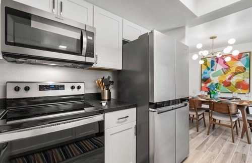 Palm Springs Condo | Mid-Century Modern Condo I King Bed I Pool & Patio