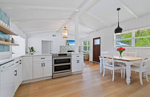 Arlington Park House | Mid-Century Pool Home in Arlington Park