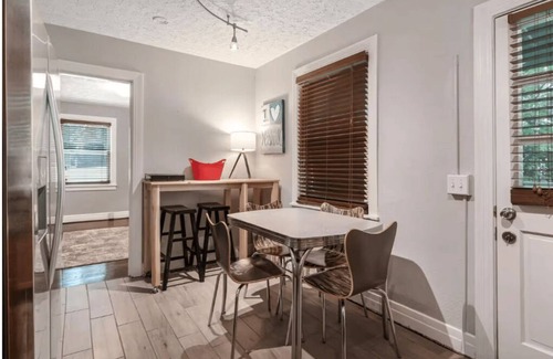 Berry Hill House | Mid Century Vibe/2.5 Miles to Downtown