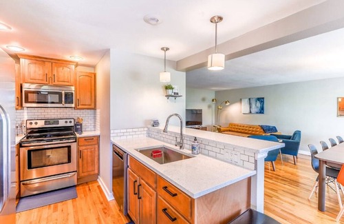 Westminster House | Mid-Mod Escape- 2500 Sqft, Sleeps 11 + Game Room
