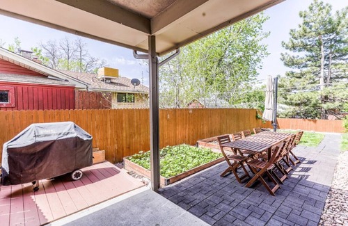 Westminster House | Mid-Mod Escape- 2500 Sqft, Sleeps 11 + Game Room