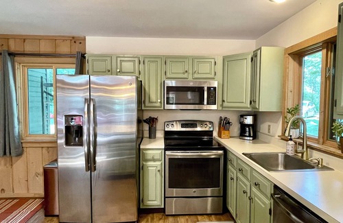 Wilmington Ski Chalet | Mid-mod Vermont Dream Chalet near Lake & Skiing in Wilmington w/AC & Clubhouse