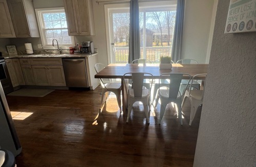 North Newport News House | Mid Peninsula sleeps 8. Feels like home!