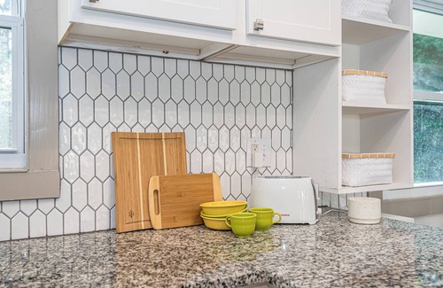 Durham House | Mid-Term Rental – Beautiful 4-Bedroom Haven in Great Durham Location