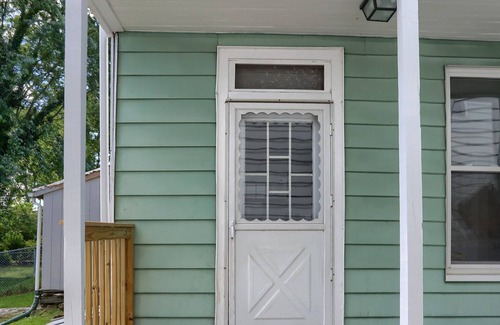 Hummelstown House | Mid term rental King bedroom - ideal Stay for Working Travelers