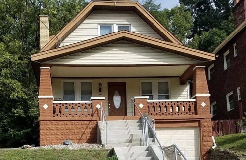 Newport House | Mid to Long-Term Only - Clean, Quiet, Cozy & Fun