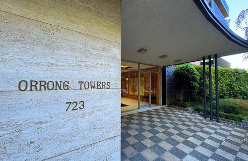 Toorak Apartment | Midcentury 2br apartment in Toorak nClose to MCG, Tennis, CBD n