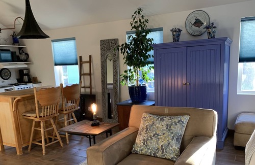 Thomaston Apartment | Midcoast Retreat with Fireplace Near Downtown