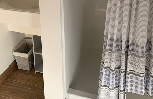 Thomaston Apartment | Midcoast Retreat with Fireplace Near Downtown