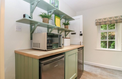Cupar Cottage | MIDDLE COTTAGE - TARVIT, pet friendly, with open fire in Cupar, Fife