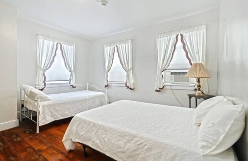 Fairfield House | MIDDLE CREEK MANOR 12 BEDS & 13 BATHS