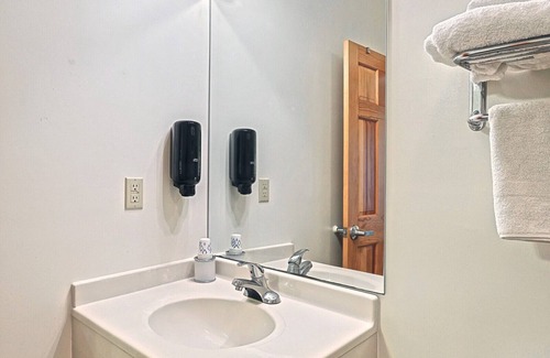 Fairfield Cabin | MIDDLE CREEK RETREAT & EVENT CENTER