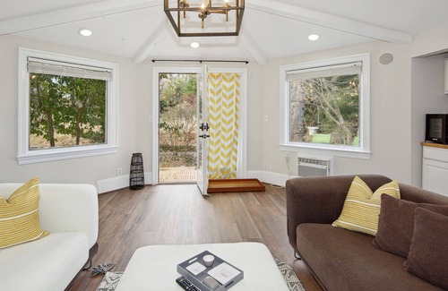 Lakeview Cottage | Middleburg Cottage Near Salamander Resort Spa