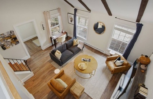 Lakeview Cottage | Middleburg Cottage Near Salamander Resort Spa