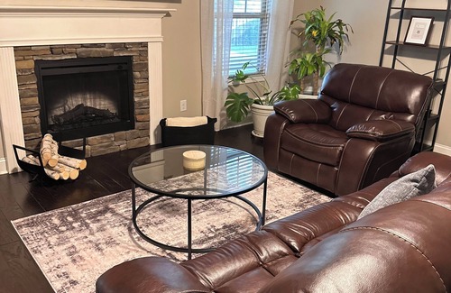Midland House | Midland Manor, your home away from home! PS5, 86in tv, pool table, BBQ & more!