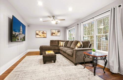 Fredericksburg House | Midterm, pet & family friendly 28 day stays
