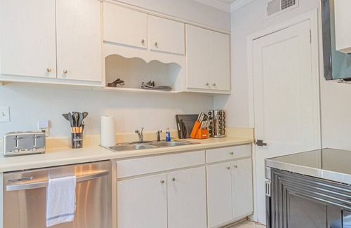 Columbus Apartment | MidTown Flats Suite C2