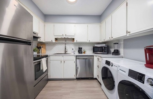 Columbus Apartment | Midtown Modern Apt w Arcade: 8 miles to FT Moore