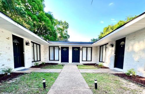 Columbus Apartment | Midtown Modern Apt w Arcade 8 miles to FT Moore